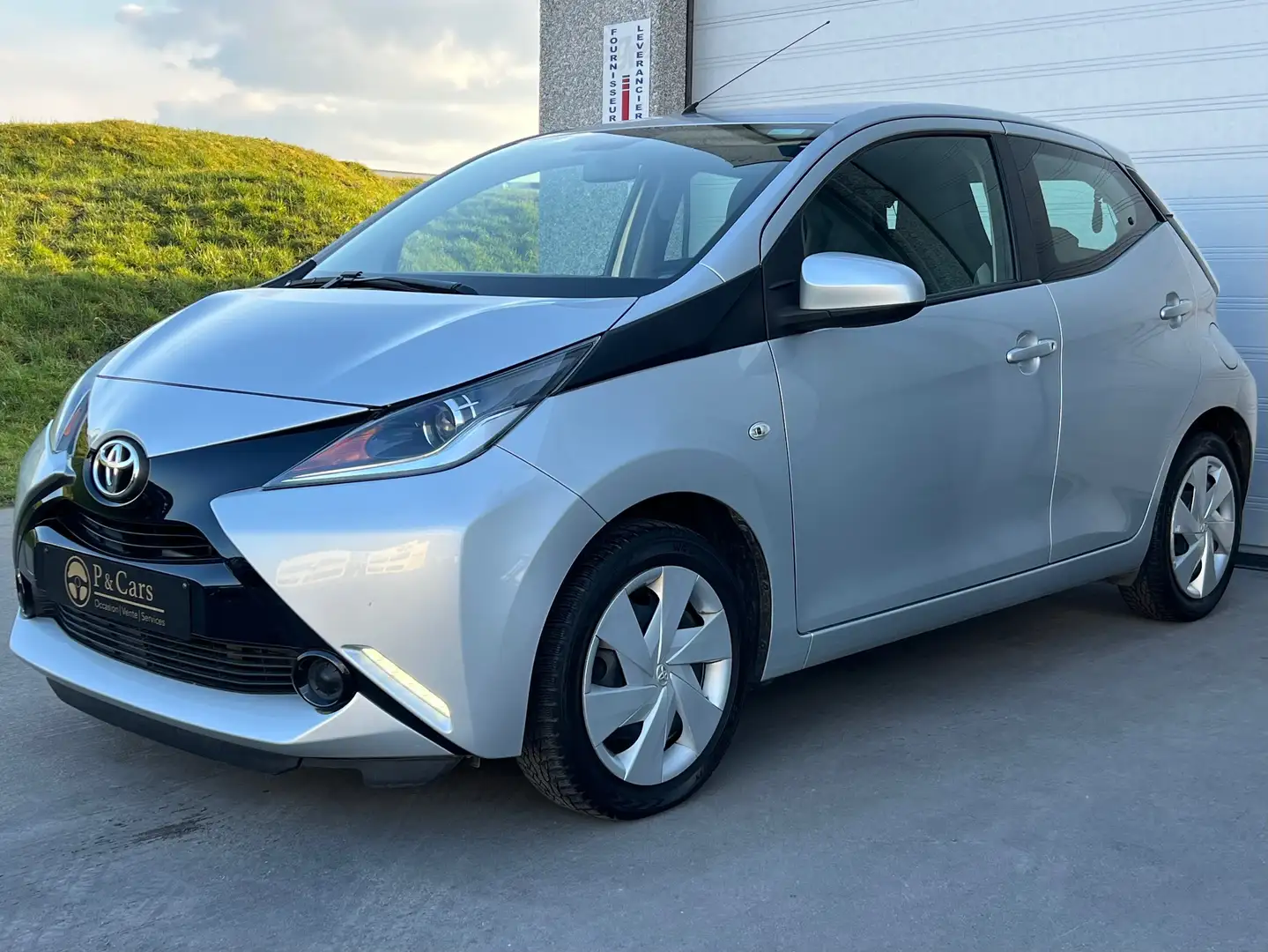 Toyota Aygo 1.0i VVT-i **Boite auto** Gris - 1