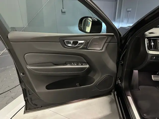 Volvo XC60 view 13