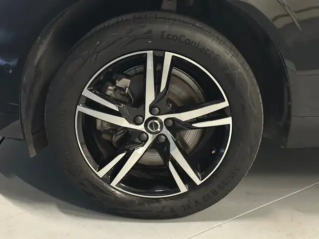 Volvo XC60 view 9