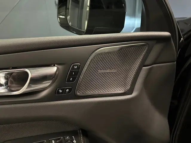Volvo XC60 view 14