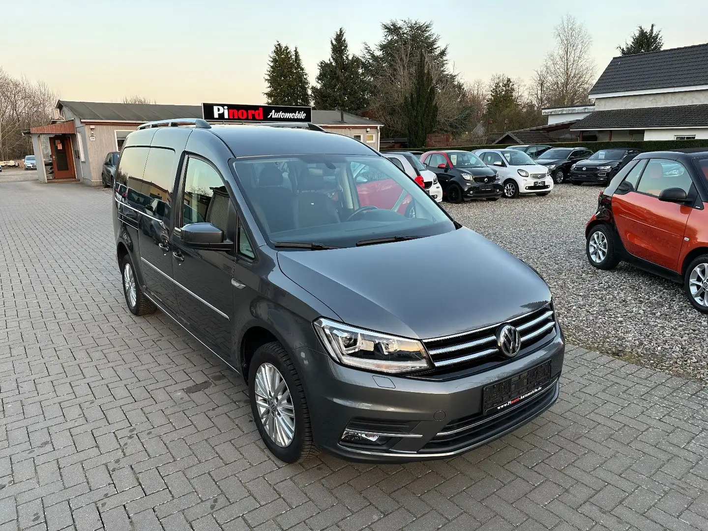 Volkswagen Caddy Maxi Highline XENON-ACC-NAVI-7.SITZER-ALU Grau - 1
