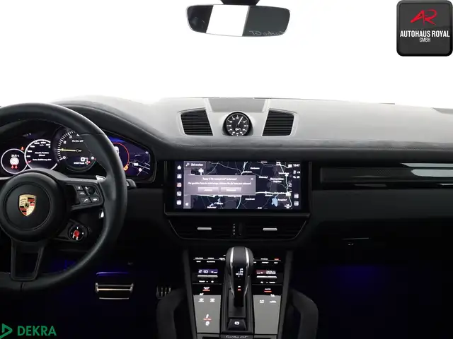 Porsche Cayenne view 9