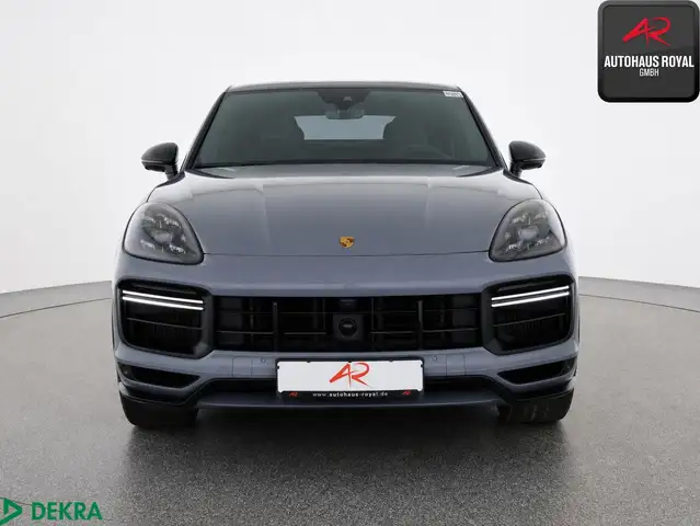 Porsche Cayenne view 8
