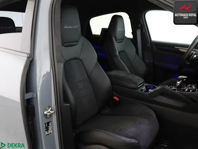 Porsche Cayenne view 12