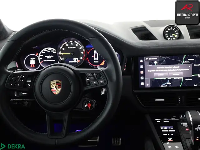 Porsche Cayenne view 10