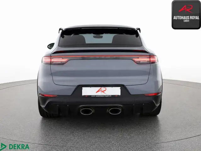 Porsche Cayenne view 4