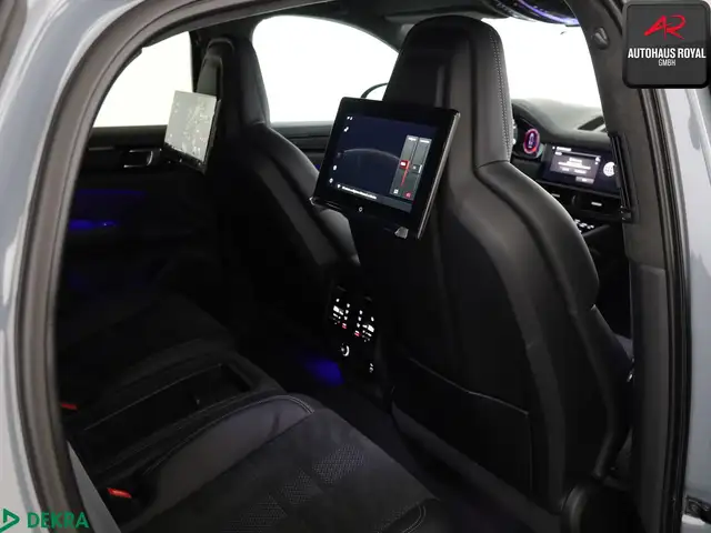 Porsche Cayenne view 13