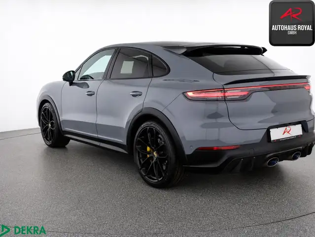 Porsche Cayenne view 3