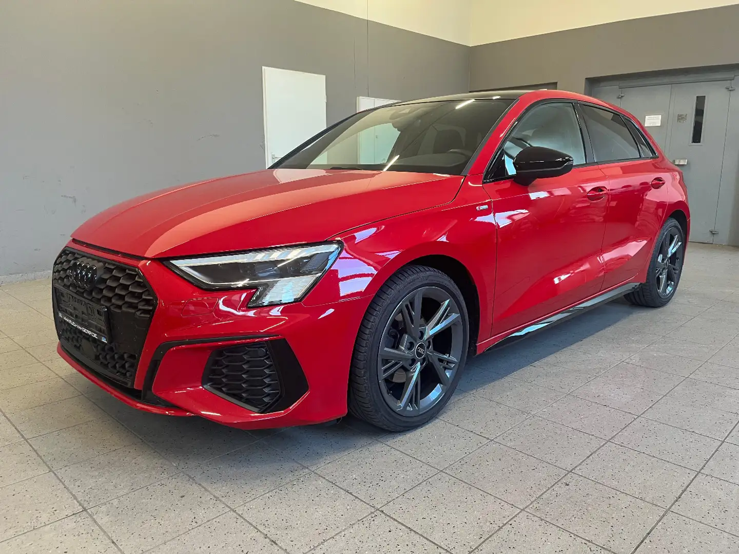 Audi A3 Sportback 35 TFSI S-Line*Pano*Matrix*B&O*RFK Rot - 2