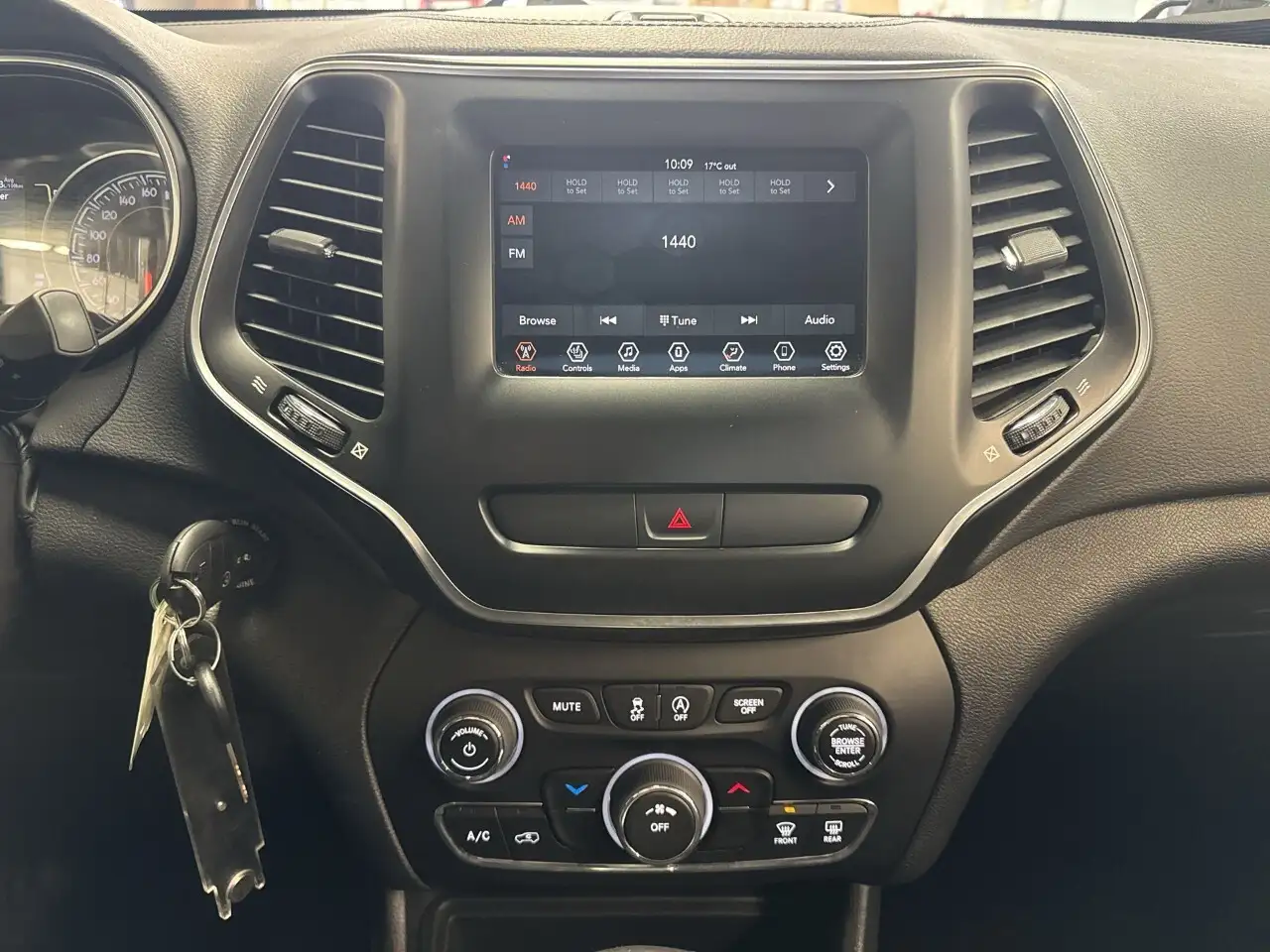 Jeep Cherokee снимка Jeep Cherokee