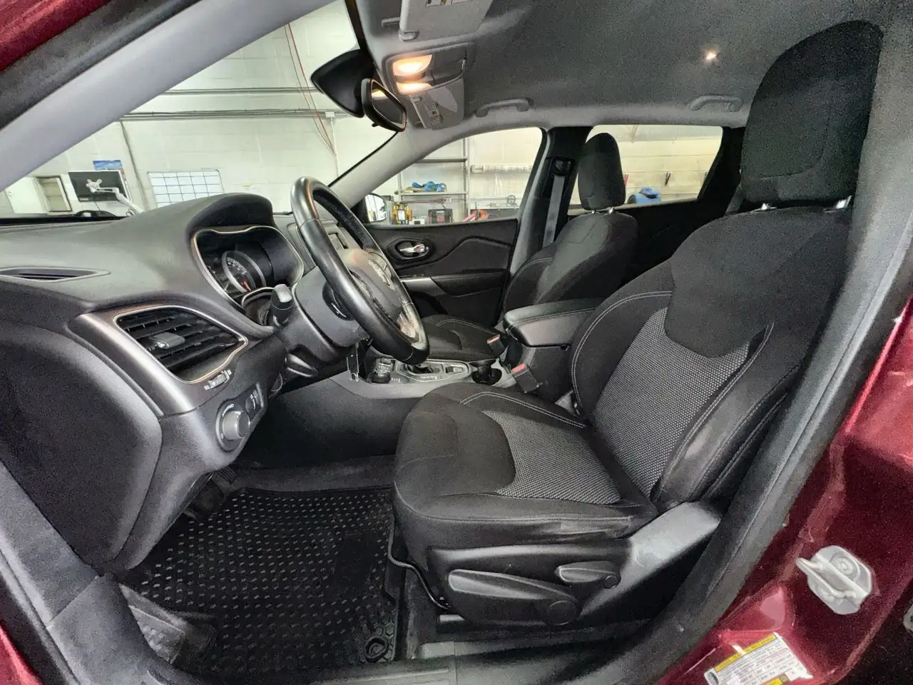 Jeep Cherokee снимка Jeep Cherokee