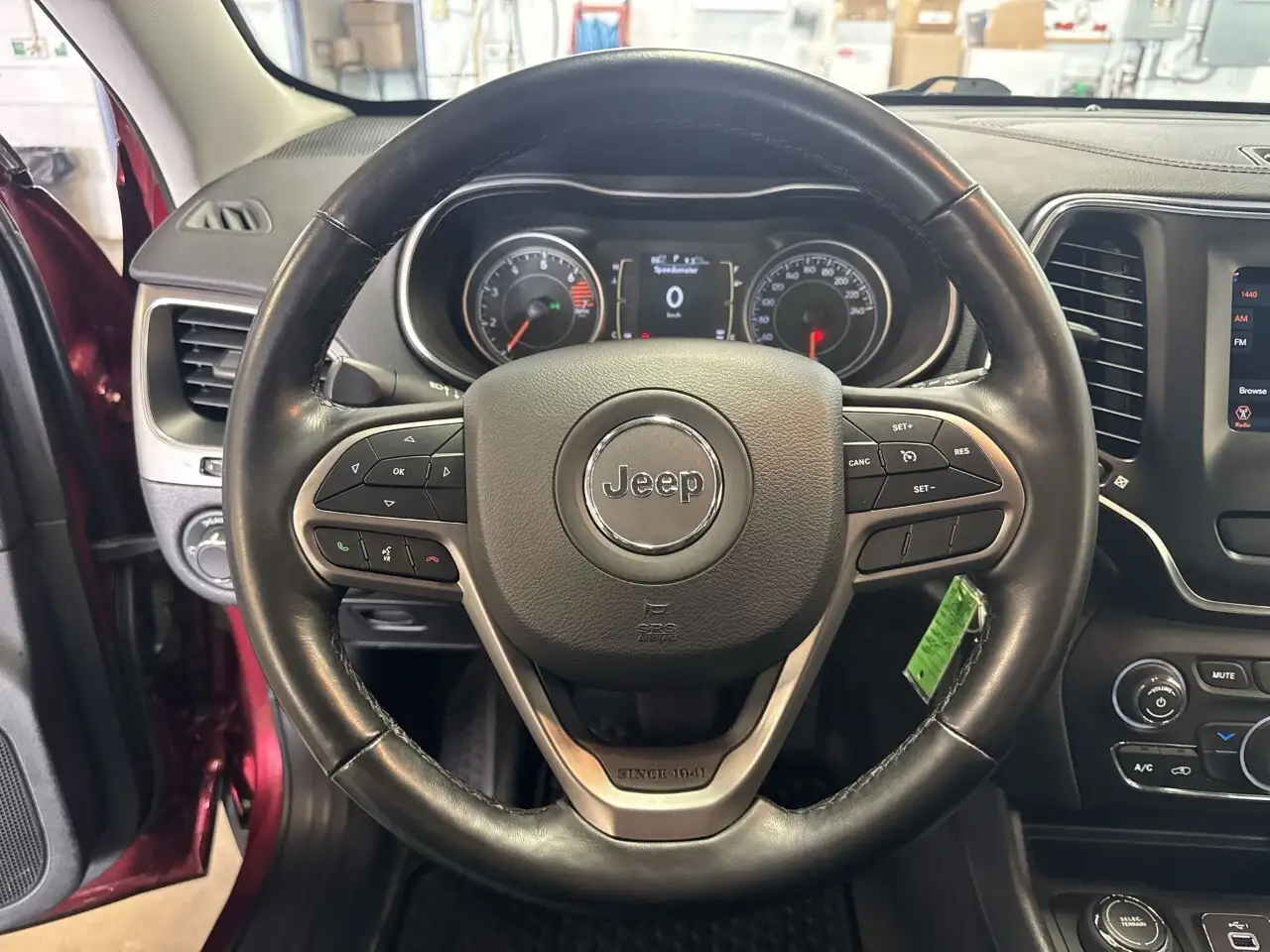Jeep Cherokee снимка Jeep Cherokee