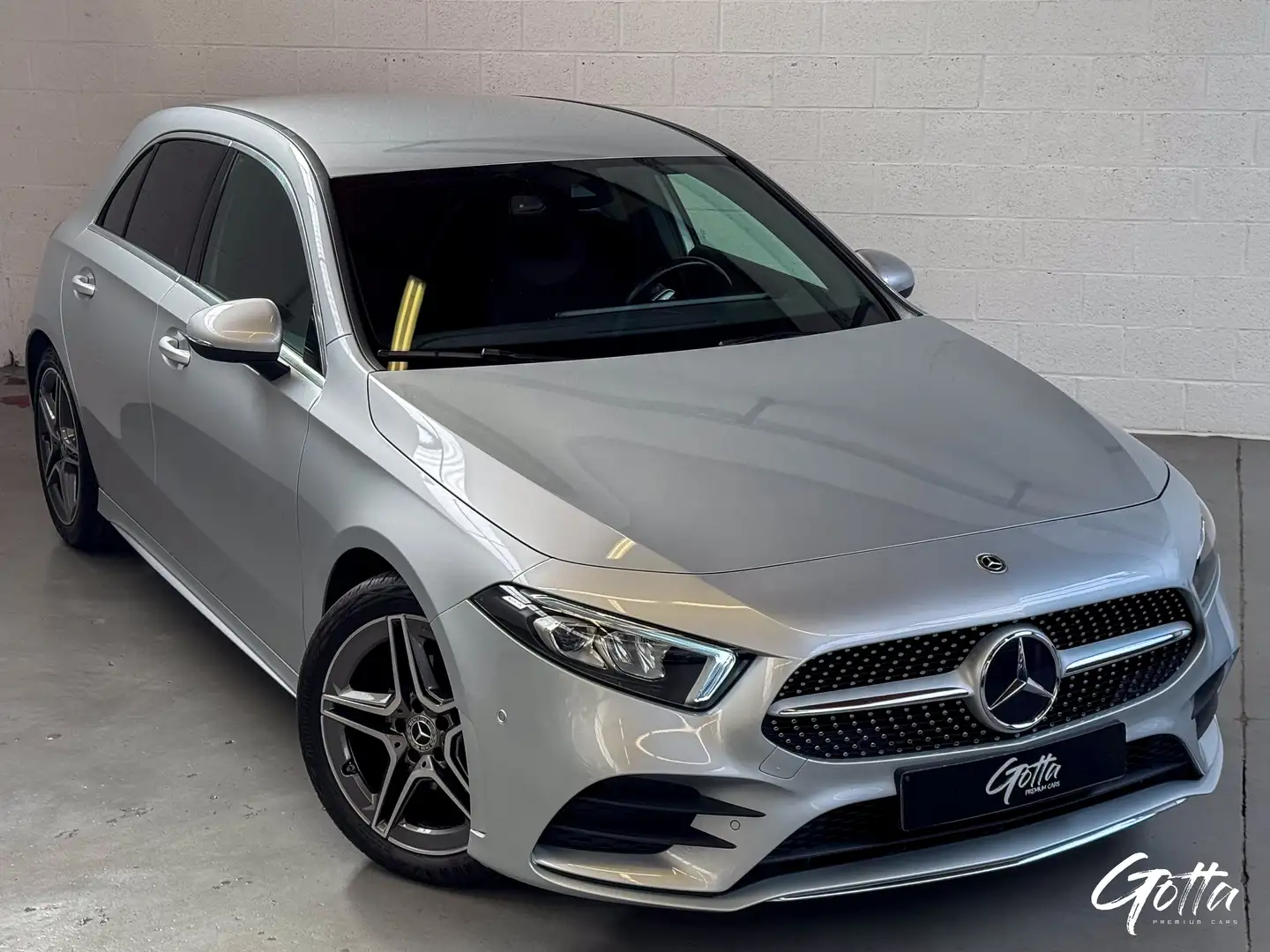 Mercedes-Benz A 180 AMG Line 136CH/ CHROME/ LED AMBIANCE srebrna - 2