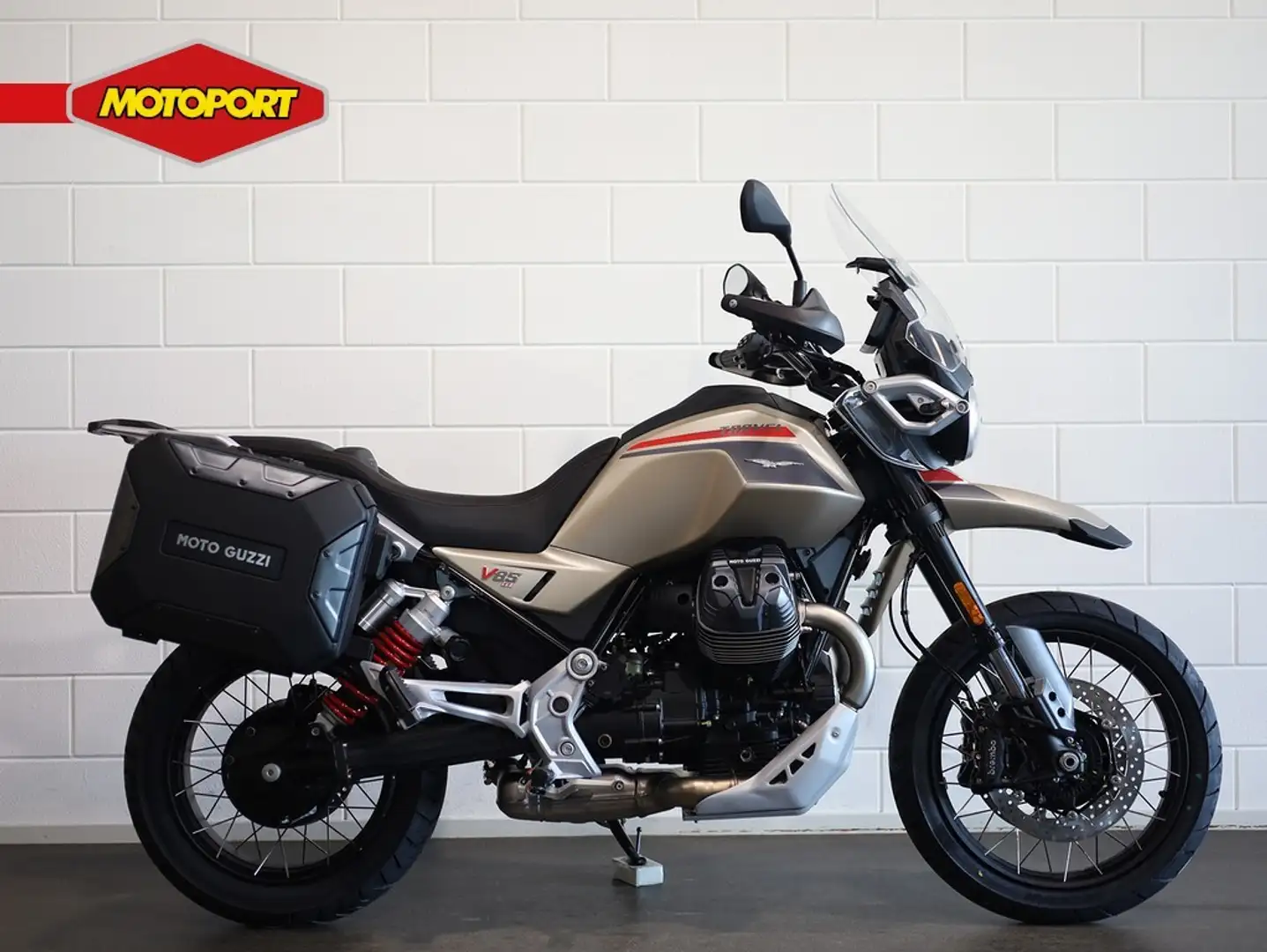 Moto Guzzi V 85 TT Travel - 1