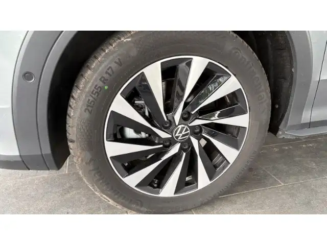 Volkswagen T-Roc view 4