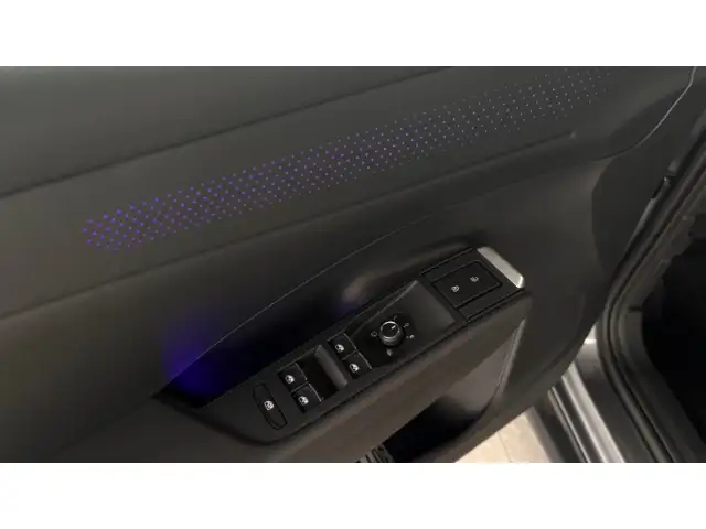 Volkswagen T-Roc view 10