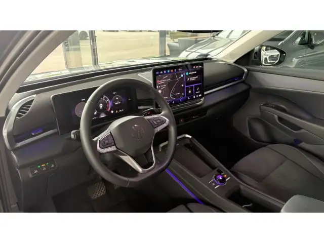 Volkswagen T-Roc view 12