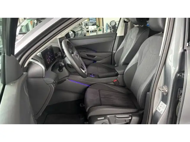 Volkswagen T-Roc view 11