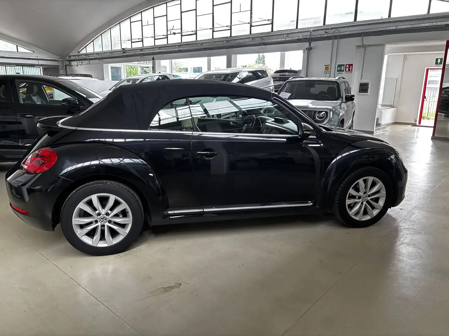 Volkswagen Maggiolino Maggiolino Cabrio  TDI DSG UNICO PROPRIETARIO Nero - 2