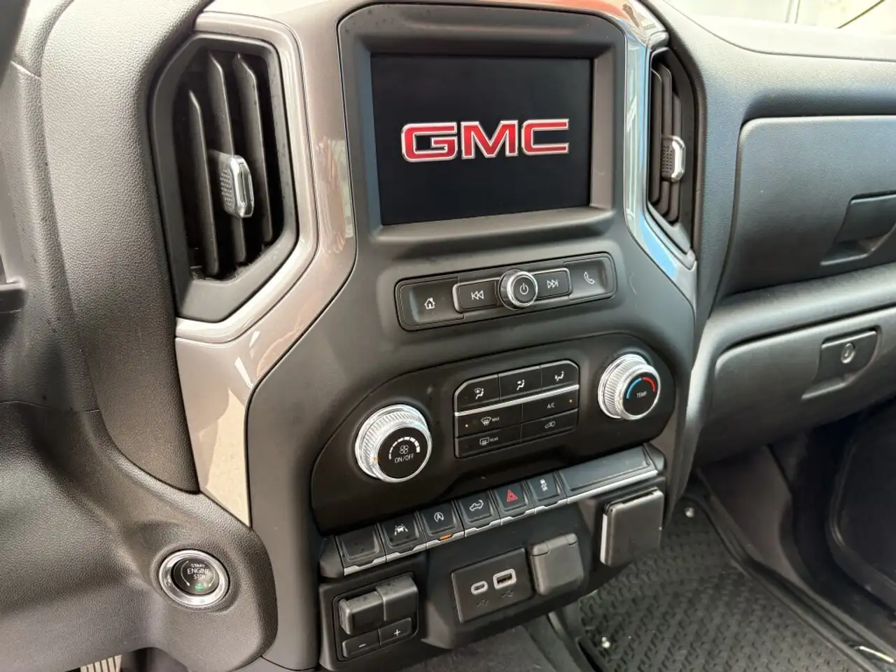 GMC Sierra 1500 photo GMC Sierra 1500