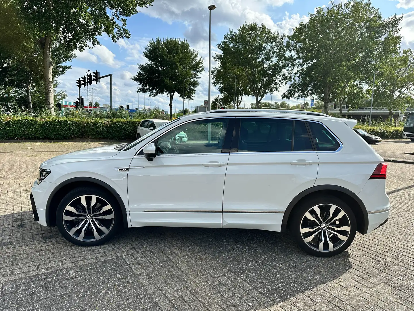 Volkswagen Tiguan Tiguan 2.0 TSI 4M. HL Bus R Wit - 1