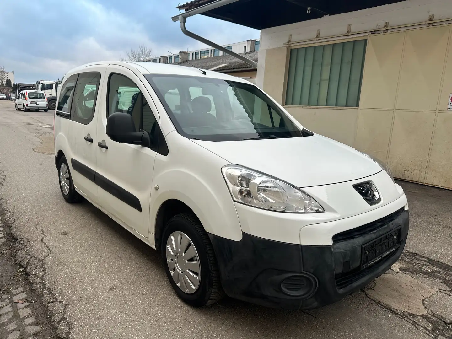 Peugeot Partner Tepee Classic 1,6 HDi 75 Weiß - 1