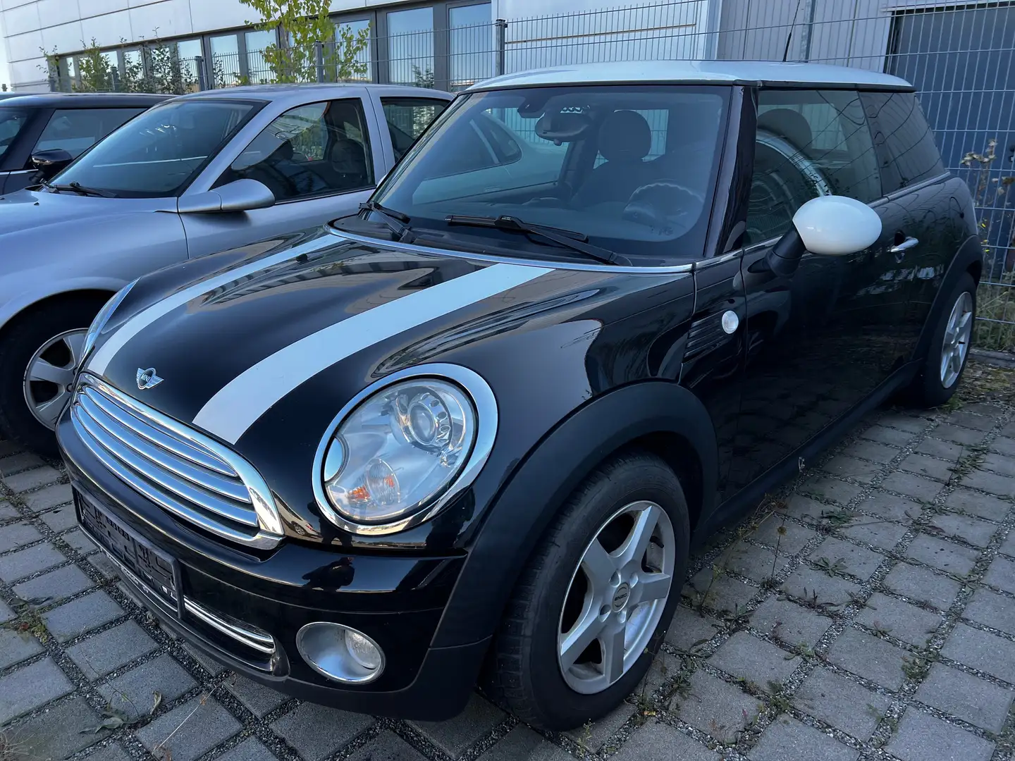 MINI One Cooper Schwarz - 2