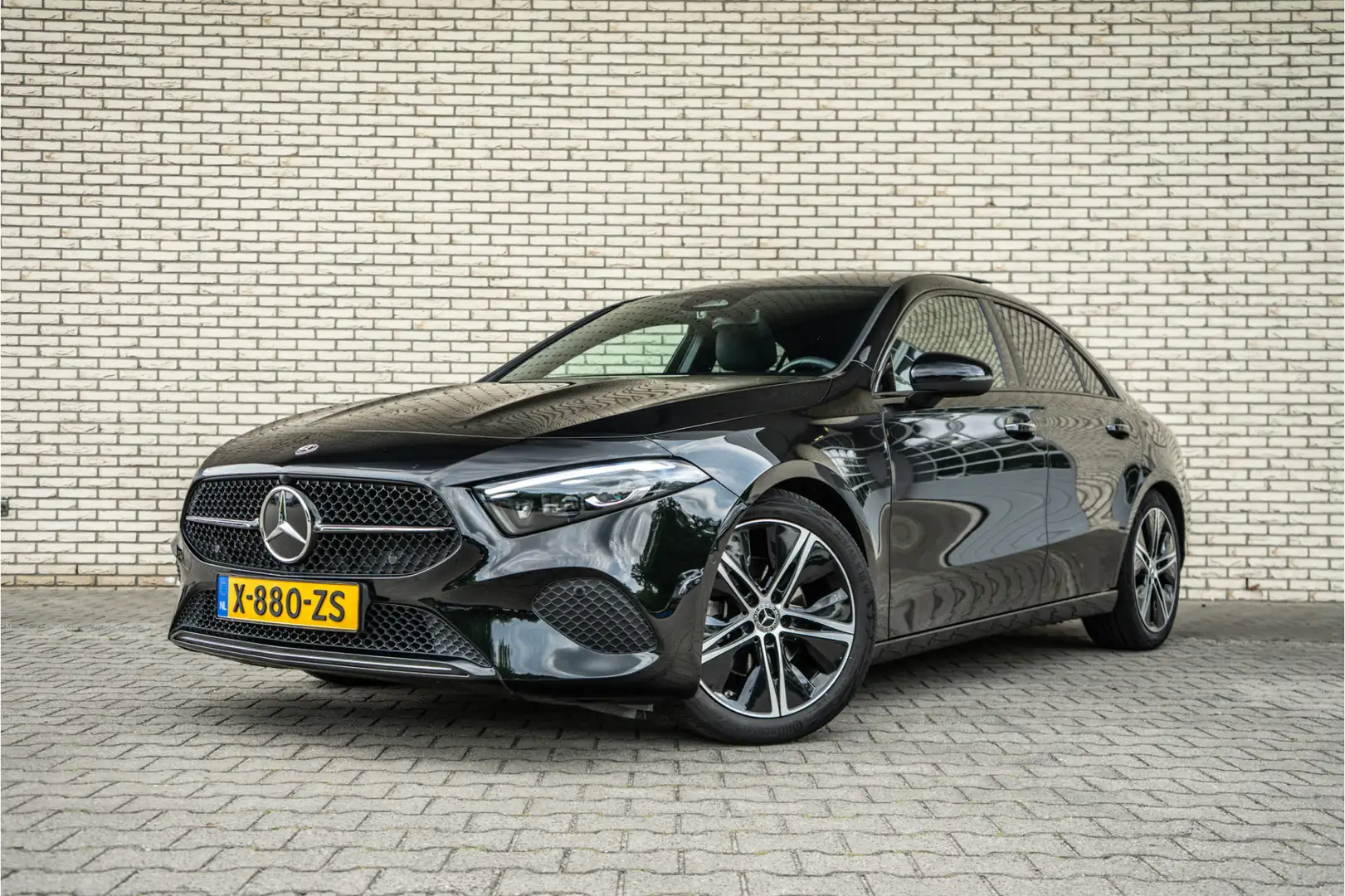 Mercedes-Benz A 180 A Limousine Luxury Line | Achteruitrijcamera | Spo Zwart - 2