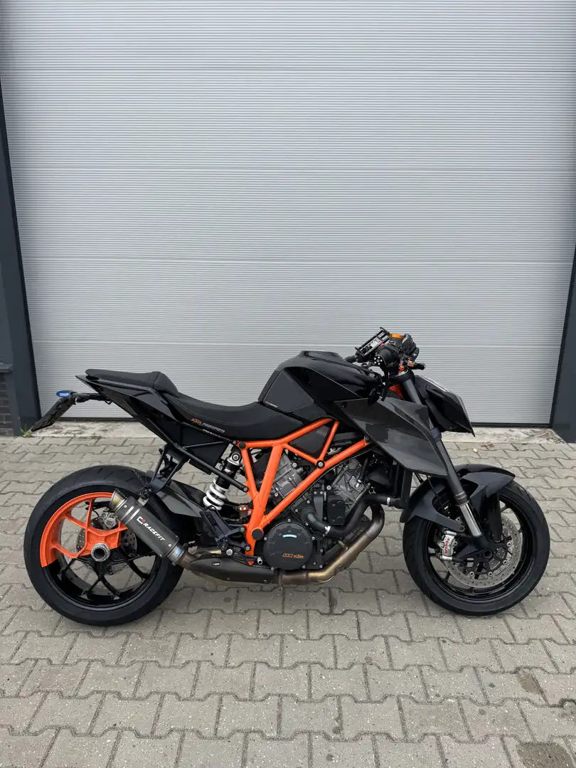 KTM 1290 Super Duke R carbon /black uitvoering, nieuwe pirelli banden, - 1