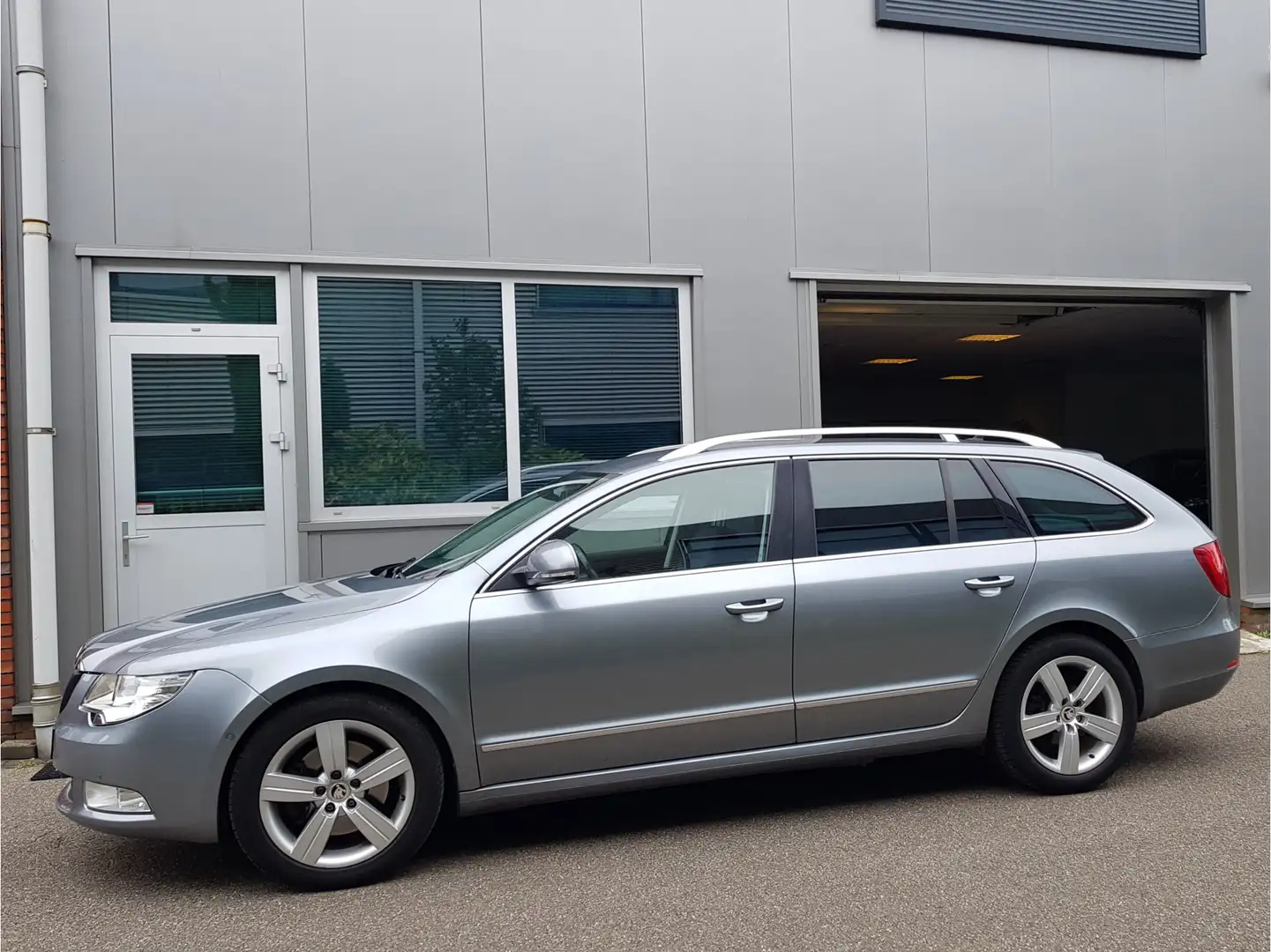 Skoda Superb Combi 1.6 Tdi 158.224Km Leder Navi Xenon Cruise Ec Grijs - 2