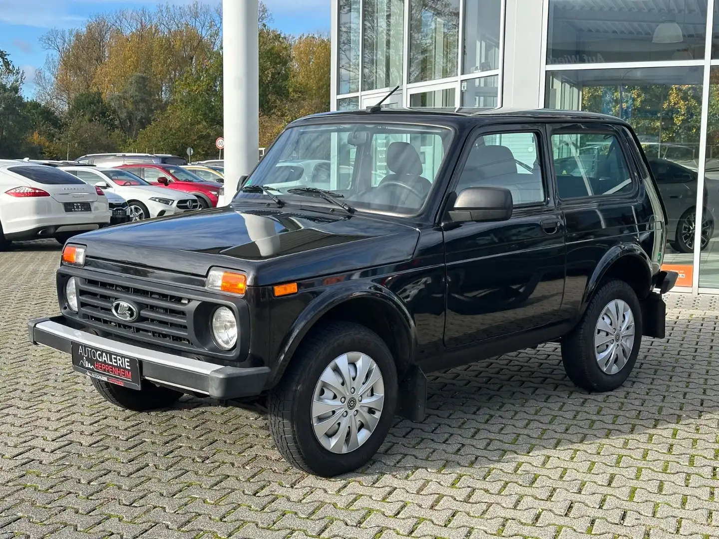 Lada Taiga Urban Plus 4x4 Schwarz - 1