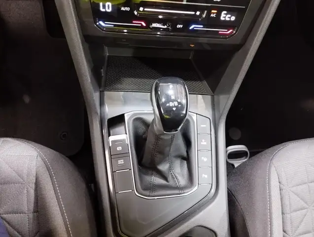 Volkswagen Tiguan view 13