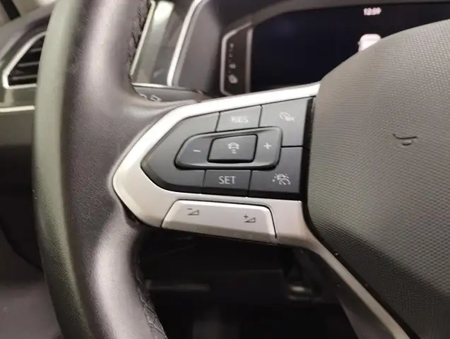 Volkswagen Tiguan view 18