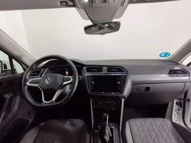 Volkswagen Tiguan view 4