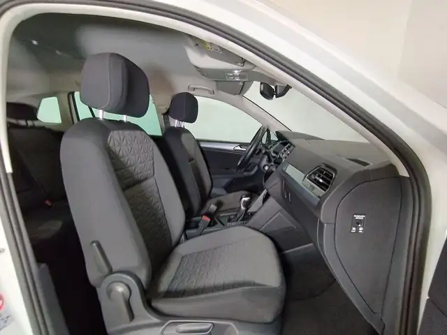 Volkswagen Tiguan view 5