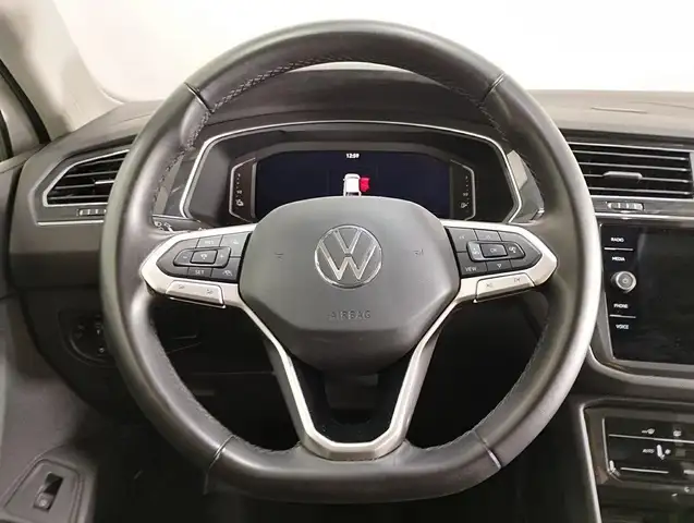 Volkswagen Tiguan view 17
