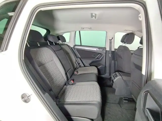 Volkswagen Tiguan view 6