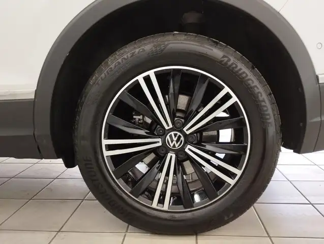 Volkswagen Tiguan view 8