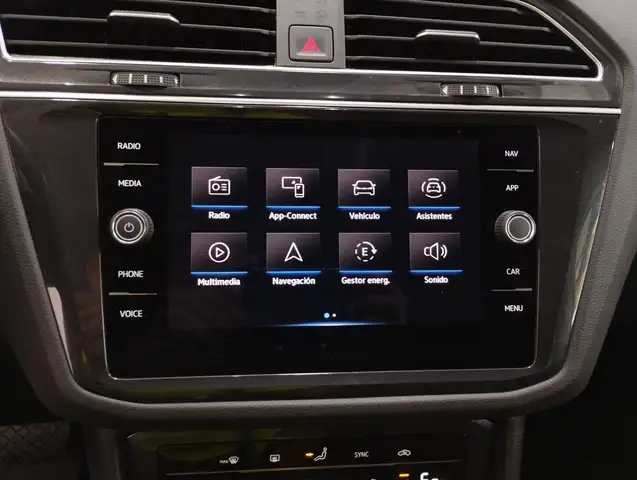 Volkswagen Tiguan view 12