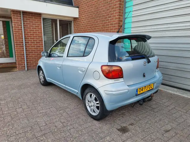Toyota Yaris view 3
