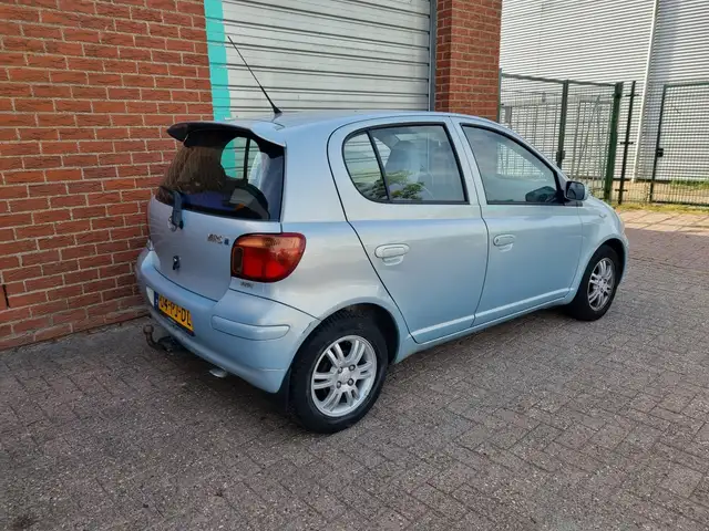 Toyota Yaris view 4