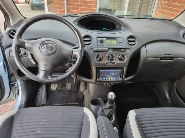 Toyota Yaris view 6