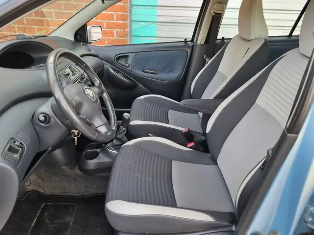 Toyota Yaris view 5
