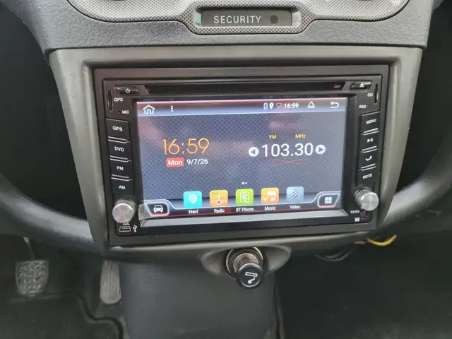 Toyota Yaris view 12