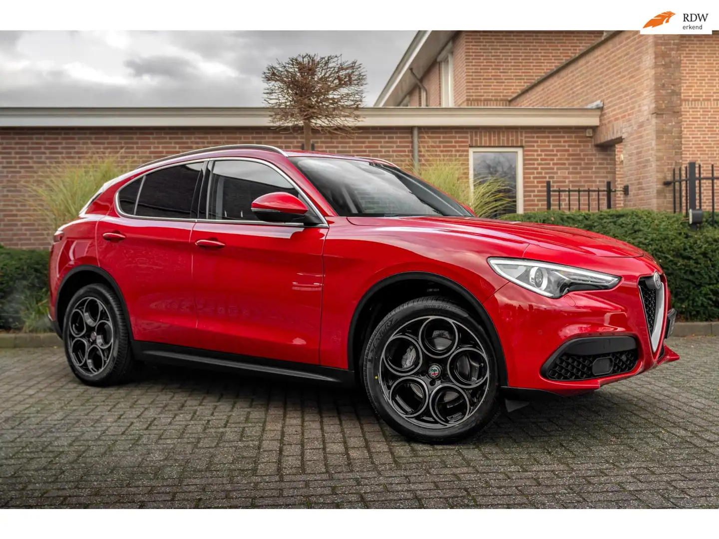 Alfa Romeo Stelvio 2.0 T AWD TURBO Rouge - 1