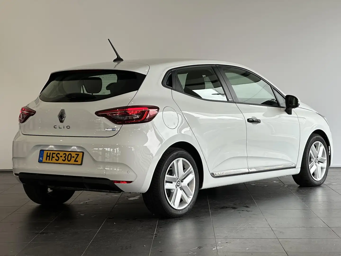 Renault Clio 1.6 E-Tech Hybrid 140 Zen AUTOMAAT | NAVIGATIE | A Blanco - 2