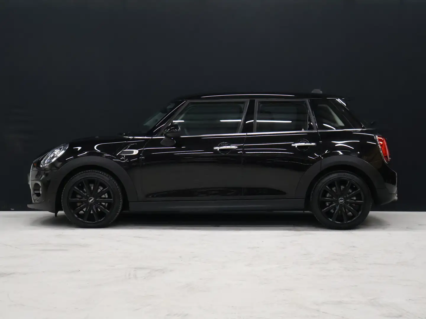 MINI Cooper Mini 1.5 Chili [CAMERA, APPLE CARPLAY, LM VELGEN, Zwart - 2