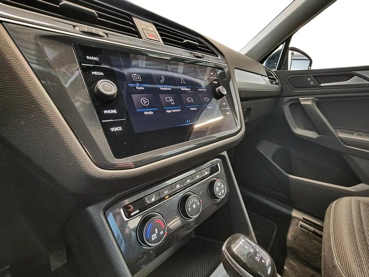 Volkswagen Tiguan снимка Volkswagen Tiguan