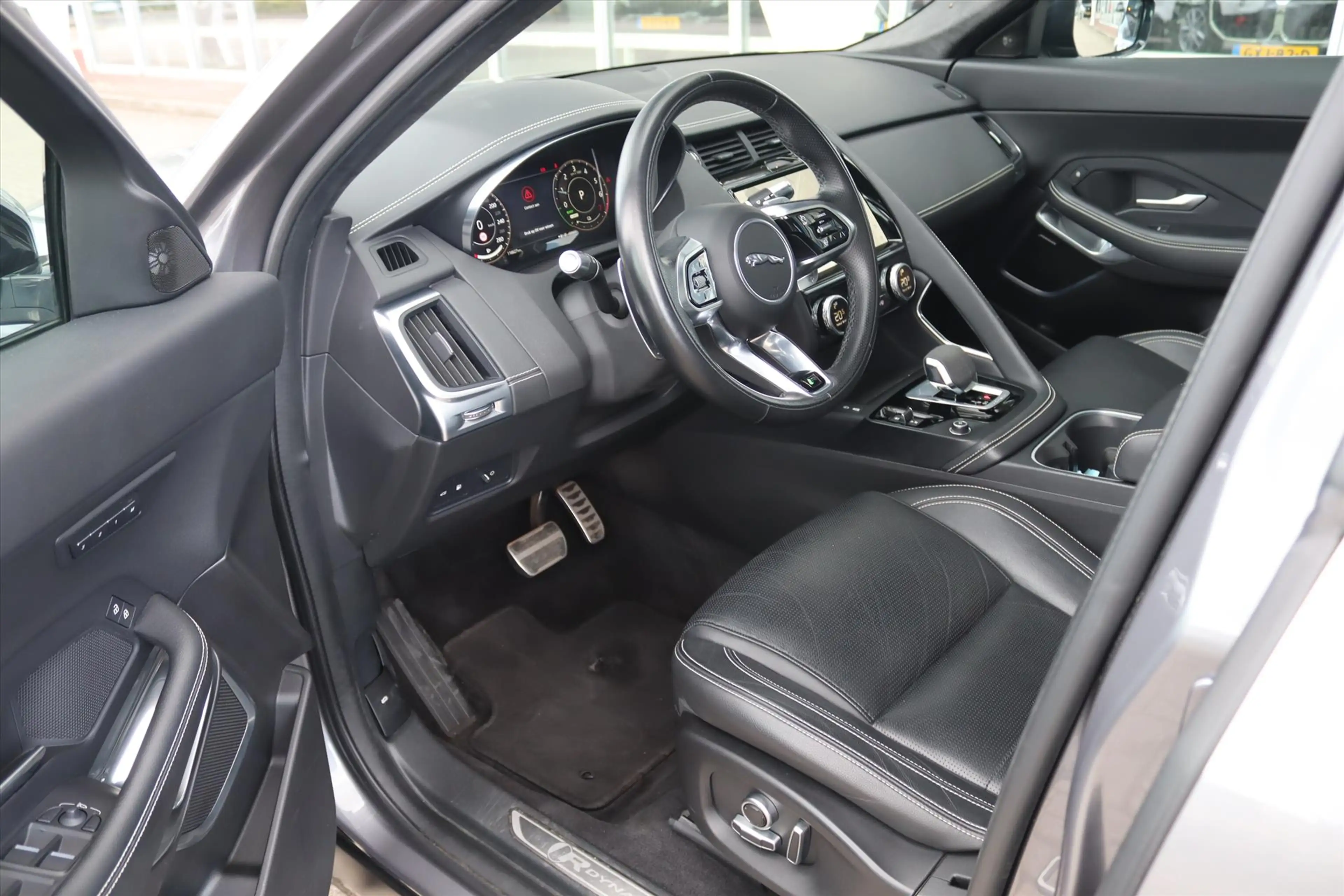 Jaguar E-Pace 1.5 P300e 309PK AWD R-DYNAMIC SE Panodak | HiFi | — photo 5
