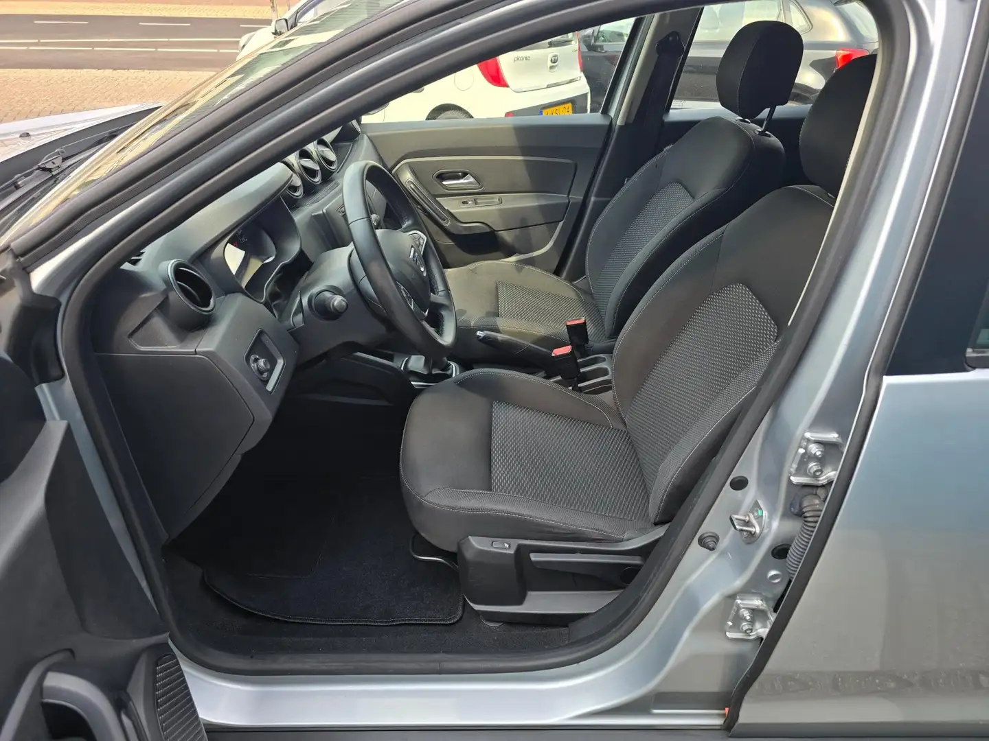 Dacia Duster 1.6 SCe Comfort 2019 Clima Cruise Navigatie 17"Lm Grigio - 2